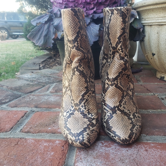 New snake skin print J Renee booties - Picture 5 of 14